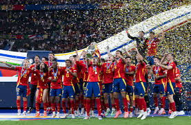 前教练：库普梅纳斯能很好地适应三中卫，斯帕莱蒂非常了解他